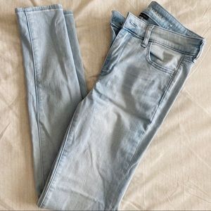 AMERICAN EAGLE High-Rise Light Wash Jegging